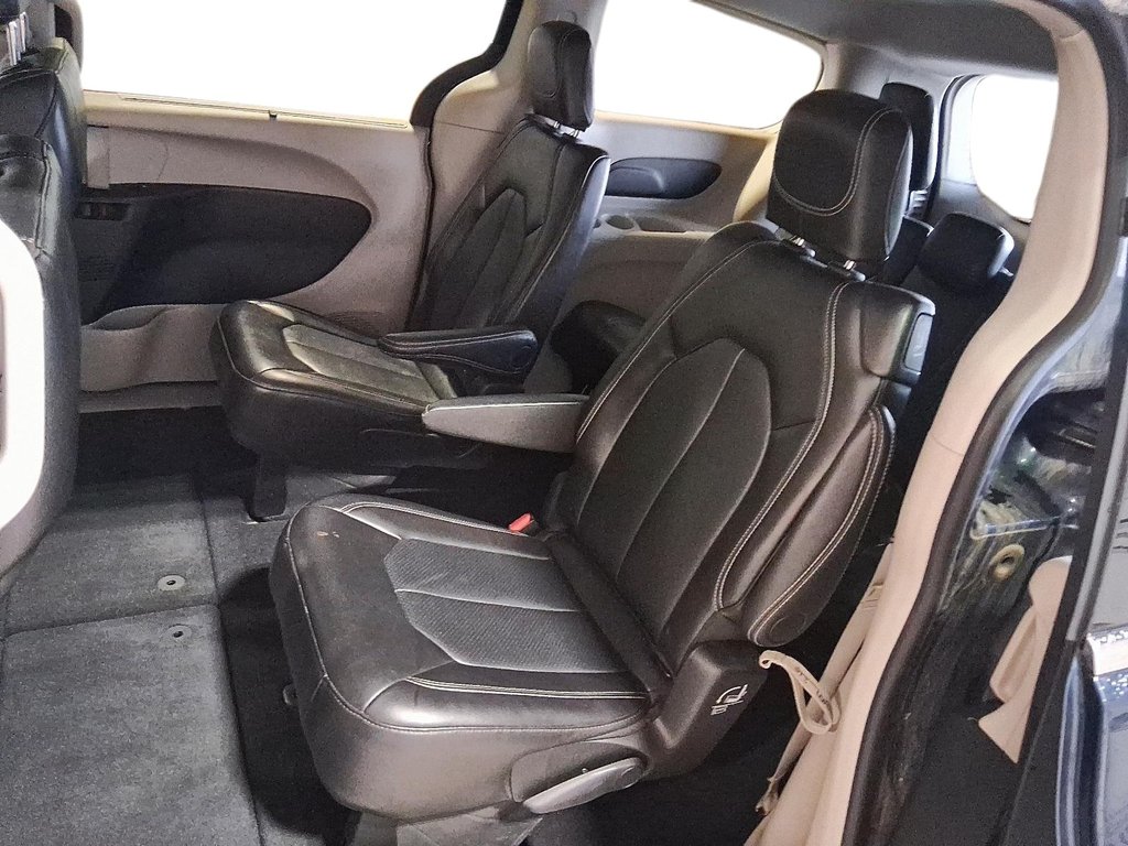 2024 Chrysler Pacifica Touring-L FWD in Stratford, Ontario - 10 - w1024h768px