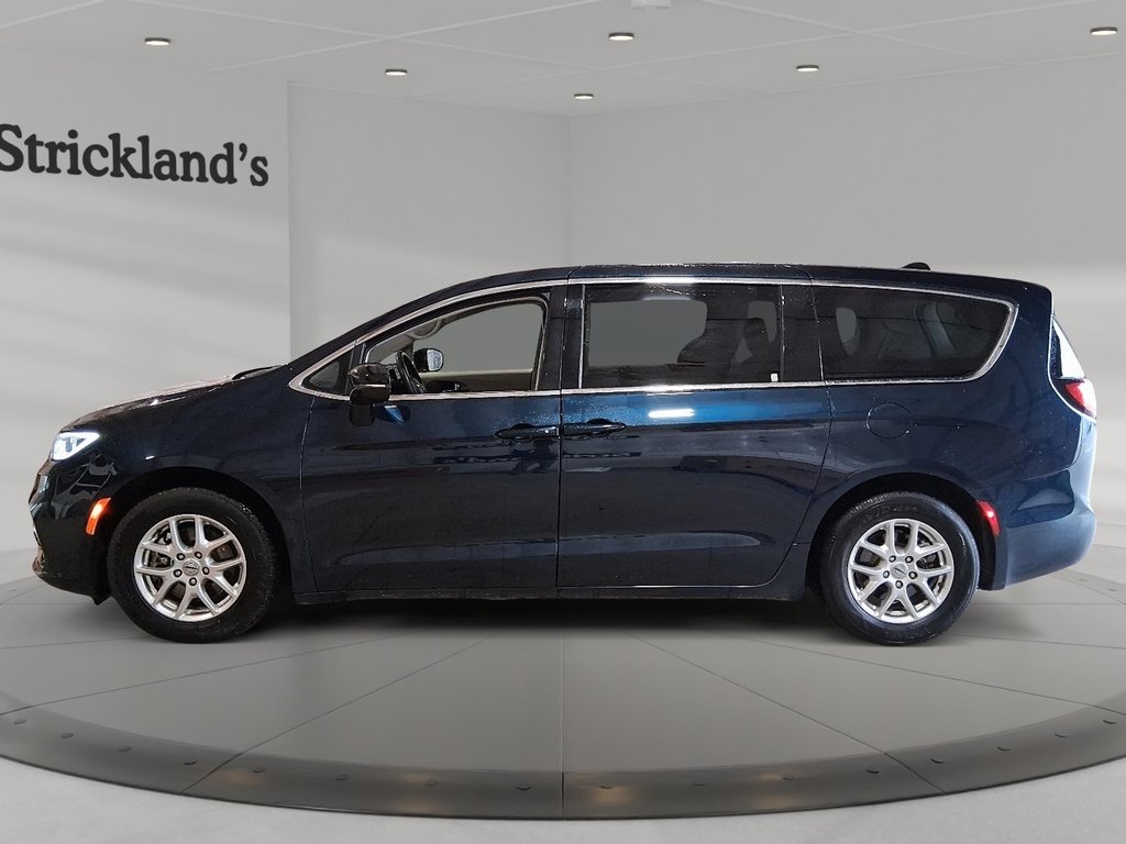 2024 Chrysler Pacifica Touring-L FWD in Stratford, Ontario - 5 - w1024h768px