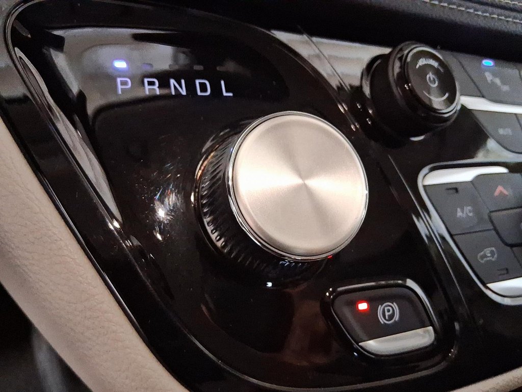 2024 Chrysler Pacifica Touring-L FWD in Stratford, Ontario - 18 - w1024h768px