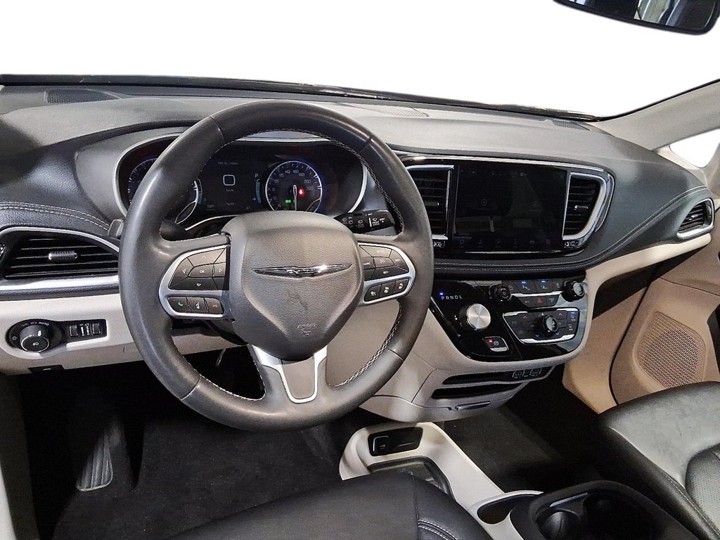 2024 Chrysler Pacifica Touring-L FWD in Stratford, Ontario - 12 - w1024h768px