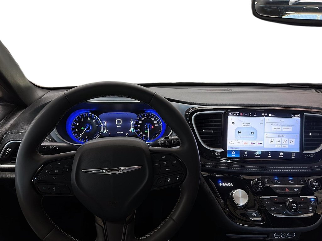 2024 Chrysler Pacifica Touring-L FWD in Stratford, Ontario - 13 - w1024h768px