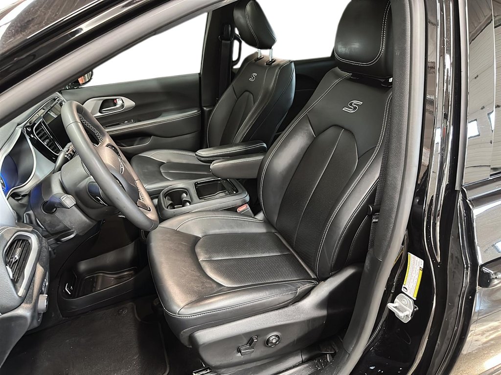 2024 Chrysler Pacifica Touring-L FWD in Stratford, Ontario - 8 - w1024h768px