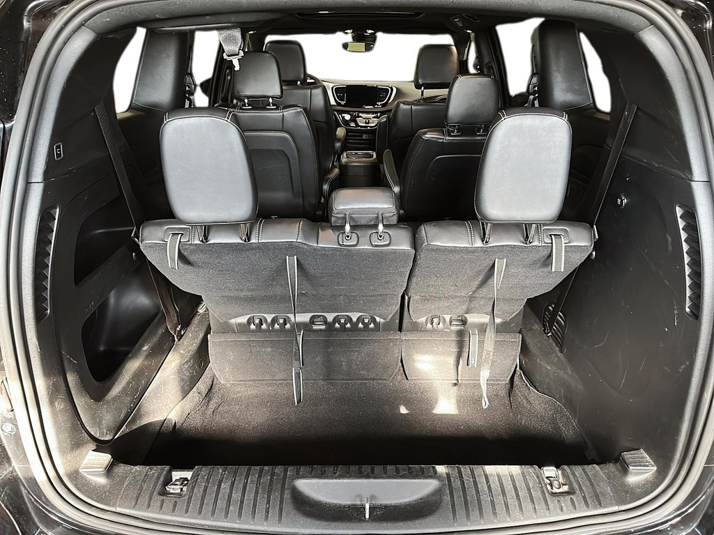 2024 Chrysler Pacifica Touring-L FWD in Stratford, Ontario - 6 - w1024h768px