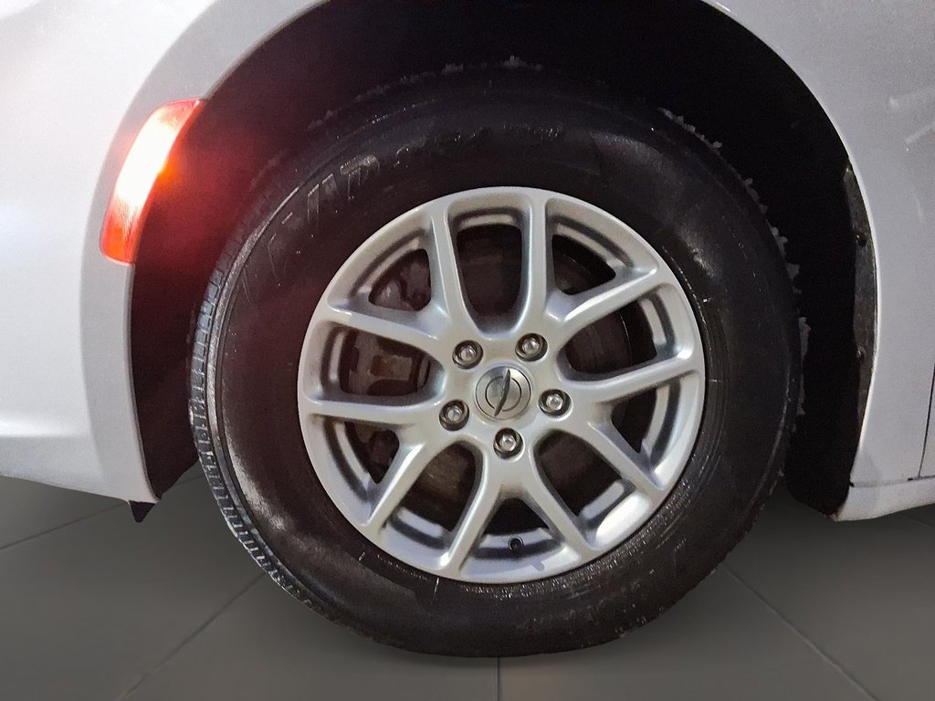 2024 Chrysler Pacifica Touring-L FWD in Stratford, Ontario - 7 - w1024h768px