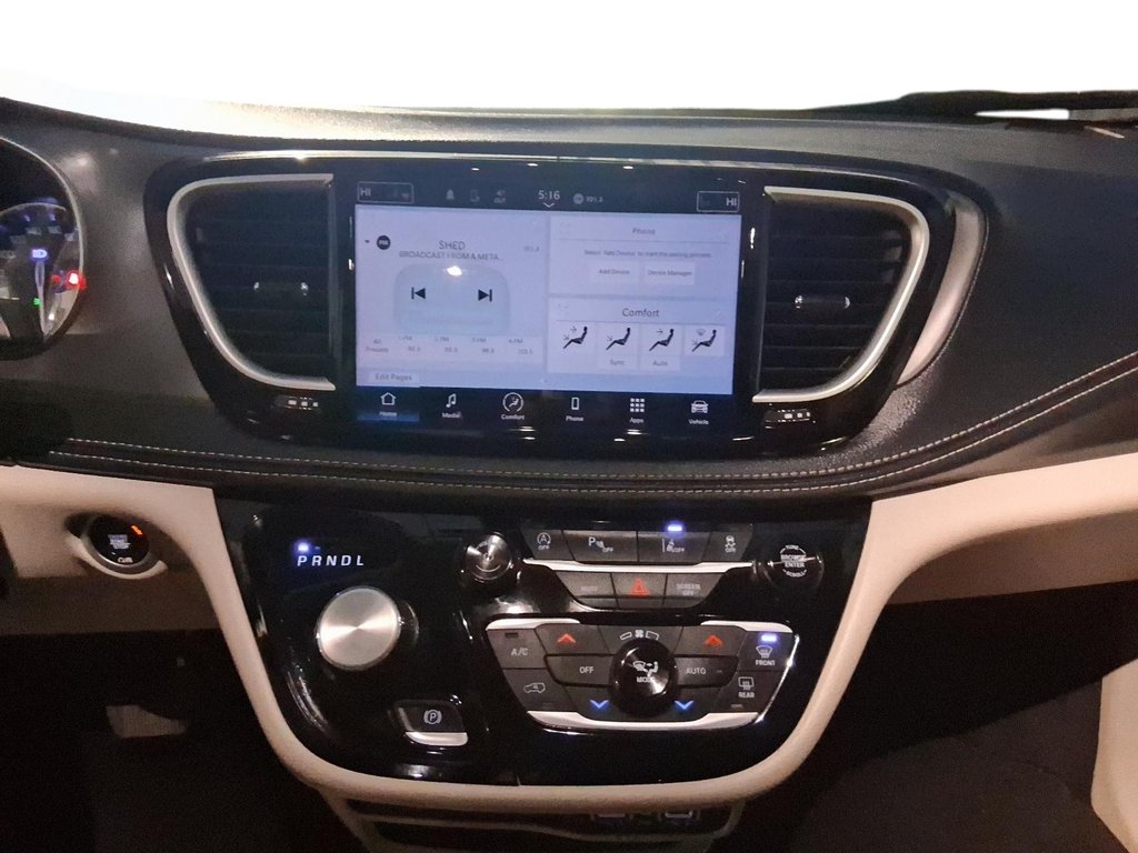 2024 Chrysler Pacifica Touring-L FWD in Stratford, Ontario - 16 - w1024h768px