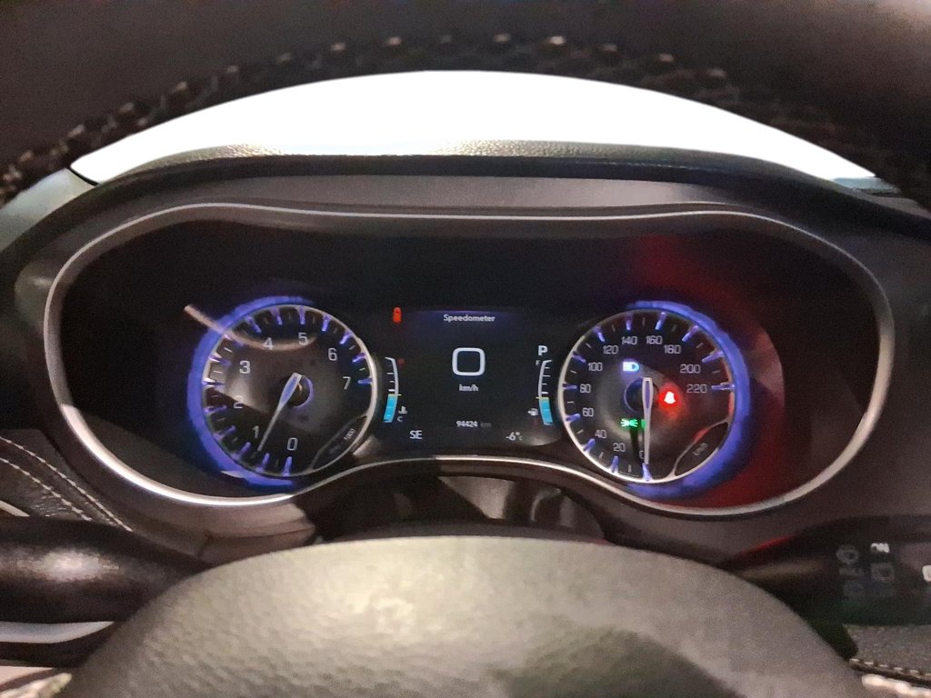 2024 Chrysler Pacifica Touring-L FWD in Stratford, Ontario - 15 - w1024h768px