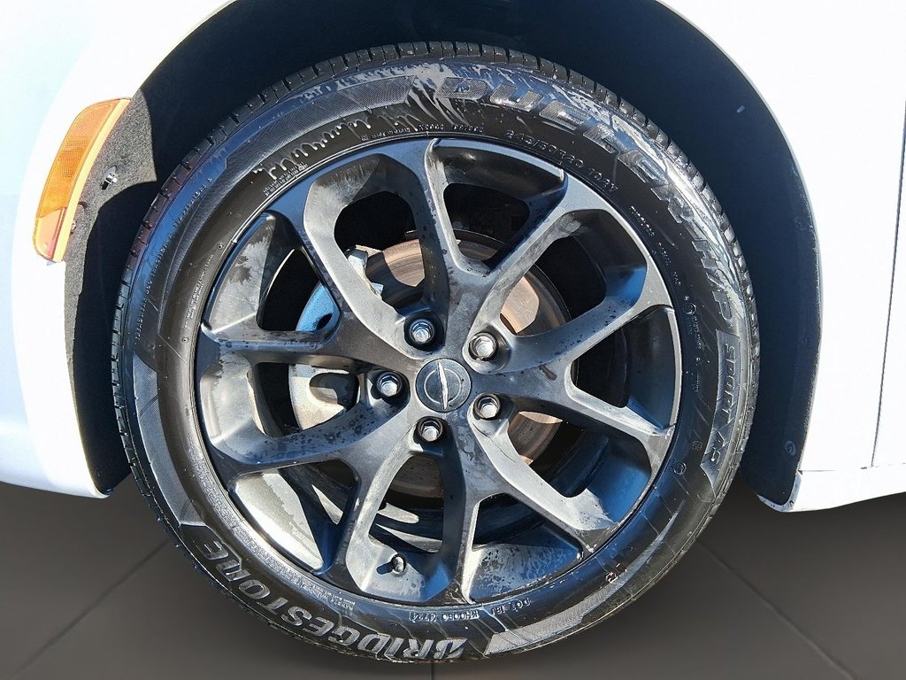 2024 Chrysler Pacifica Touring-L FWD in Stratford, Ontario - 7 - w1024h768px