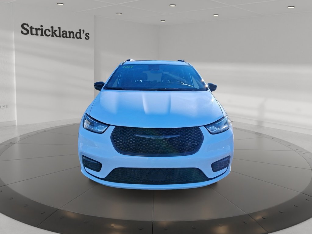 2024 Chrysler Pacifica Touring-L FWD in Stratford, Ontario - 2 - w1024h768px