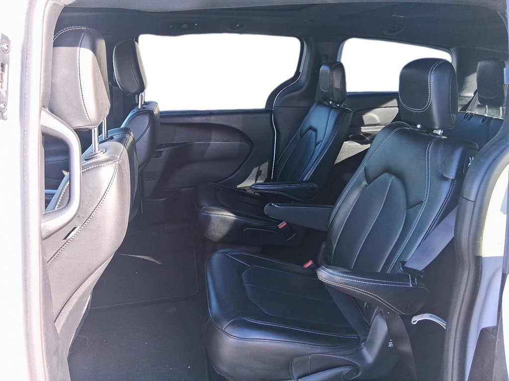 2024 Chrysler Pacifica Touring-L FWD in Stratford, Ontario - 9 - w1024h768px