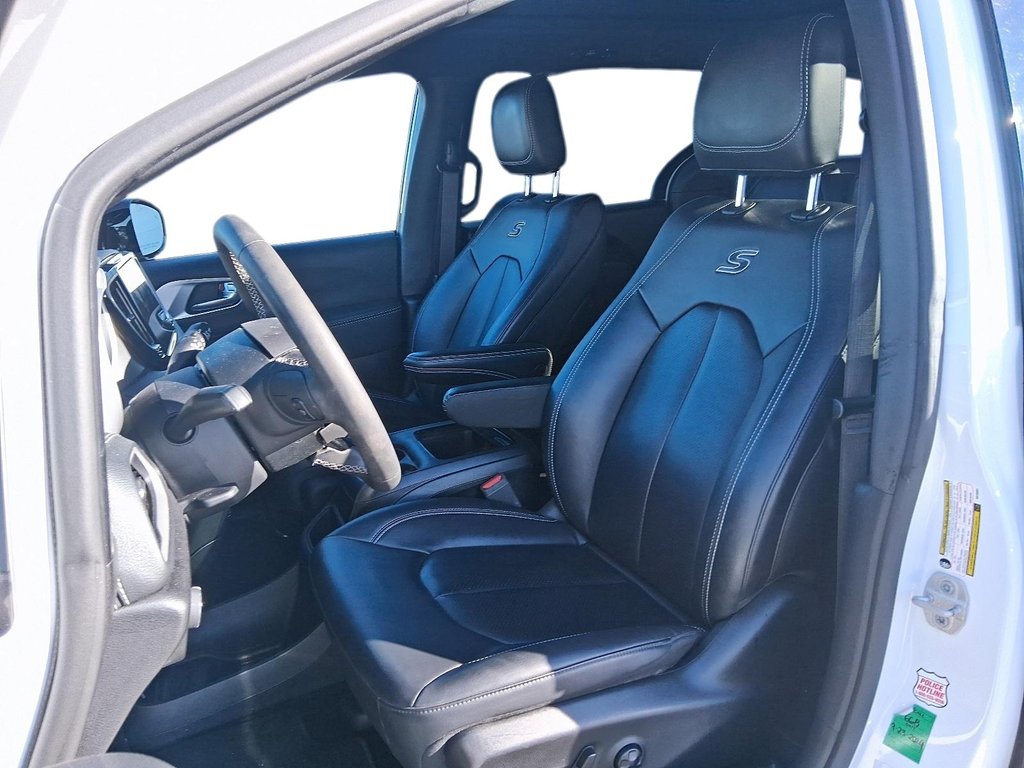 2024 Chrysler Pacifica Touring-L FWD in Stratford, Ontario - 8 - w1024h768px