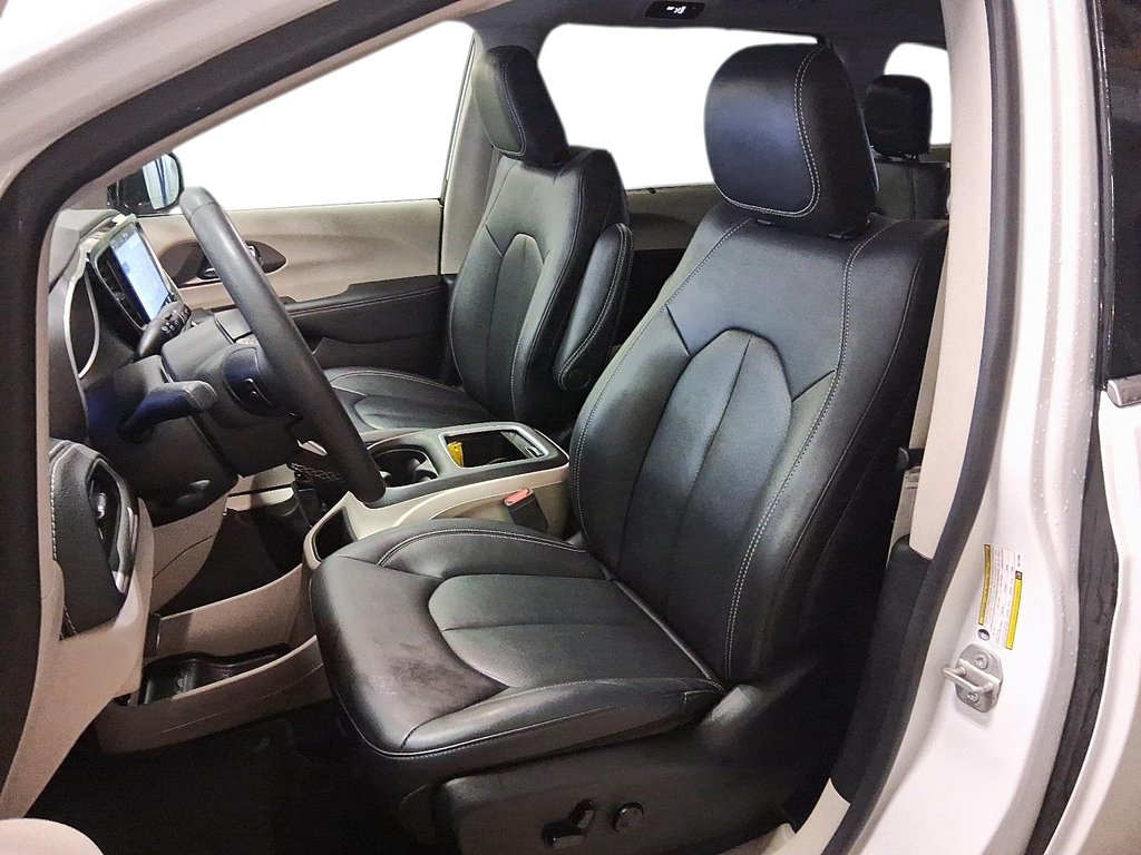 2024 Chrysler Pacifica Touring-L FWD in Stratford, Ontario - 8 - w1024h768px