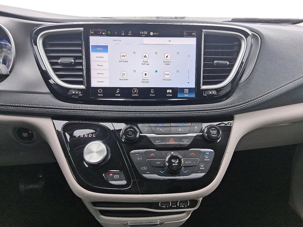 2024 Chrysler Pacifica Touring-L FWD in Stratford, Ontario - 16 - w1024h768px