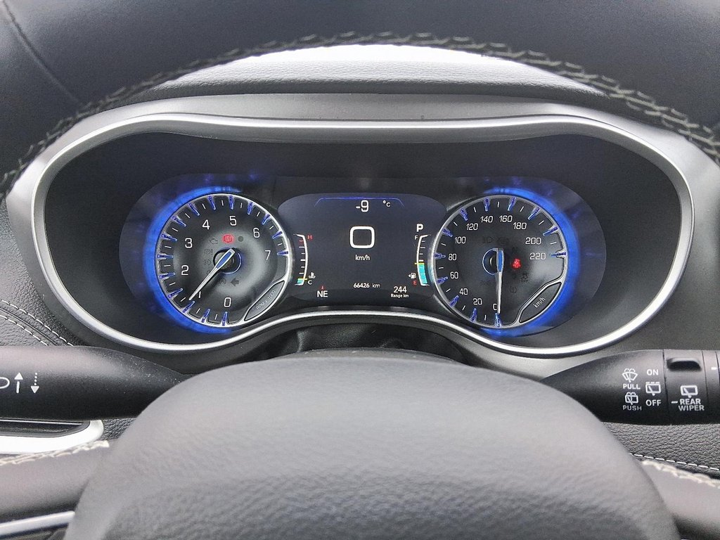 2024 Chrysler Pacifica Touring-L FWD in Stratford, Ontario - 15 - w1024h768px