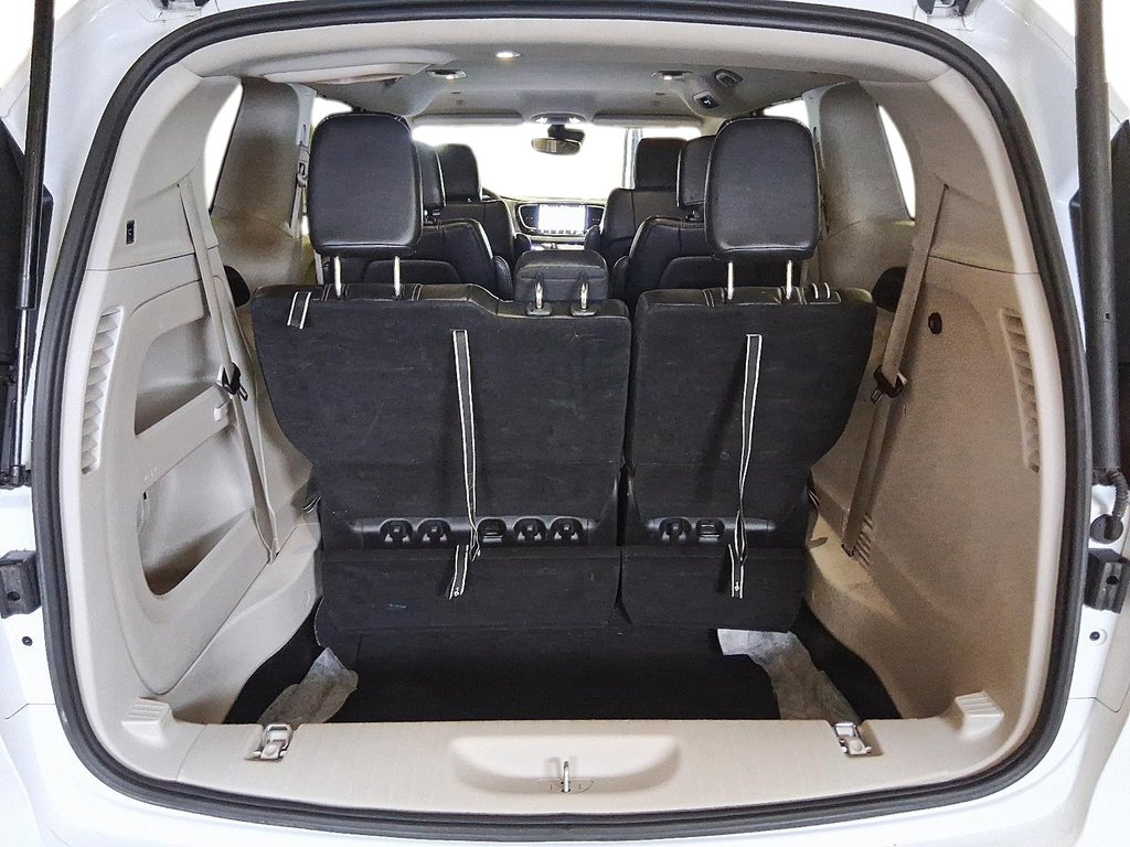 2024 Chrysler Pacifica Touring-L FWD in Stratford, Ontario - 6 - w1024h768px