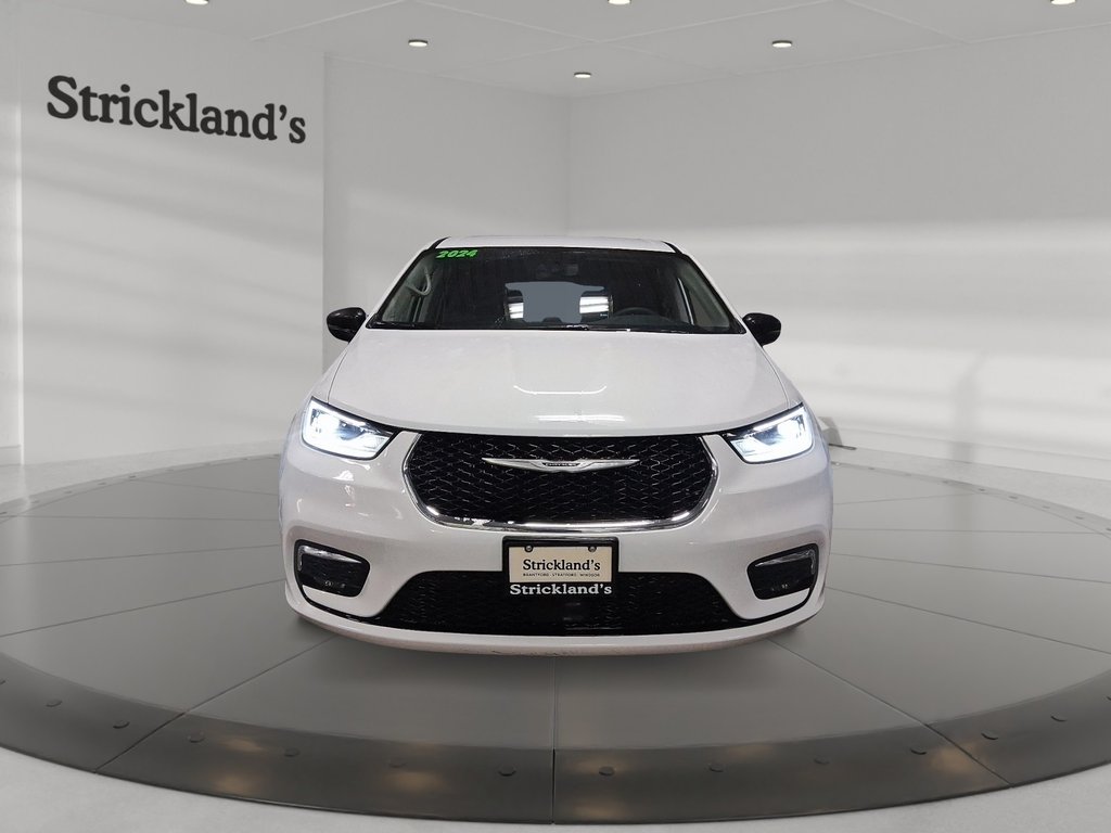 2024 Chrysler Pacifica Touring-L FWD in Stratford, Ontario - 2 - w1024h768px