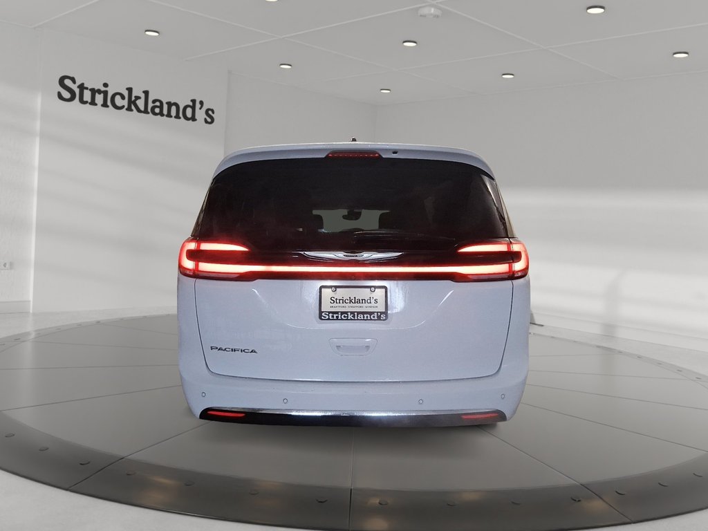 2024 Chrysler Pacifica Touring-L FWD in Stratford, Ontario - 3 - w1024h768px