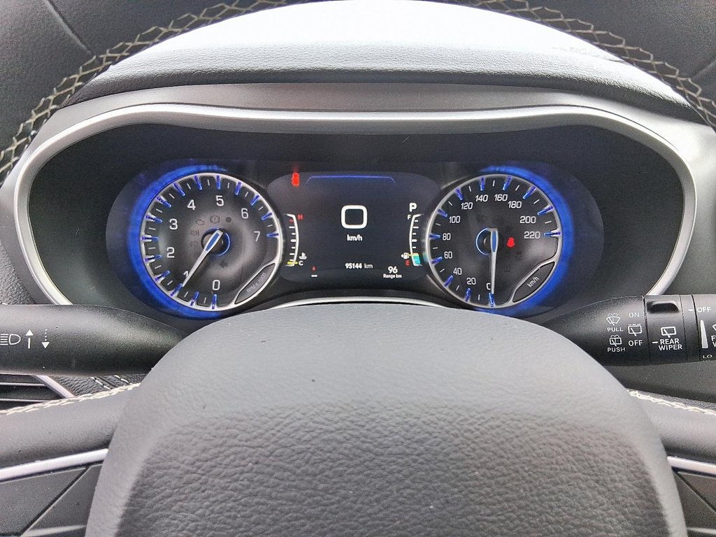2024 Chrysler Pacifica Touring-L FWD in Stratford, Ontario - 15 - w1024h768px