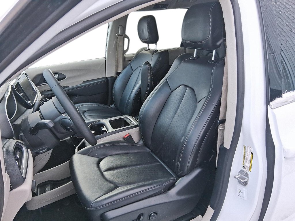 2024 Chrysler Pacifica Touring-L FWD in Stratford, Ontario - 8 - w1024h768px