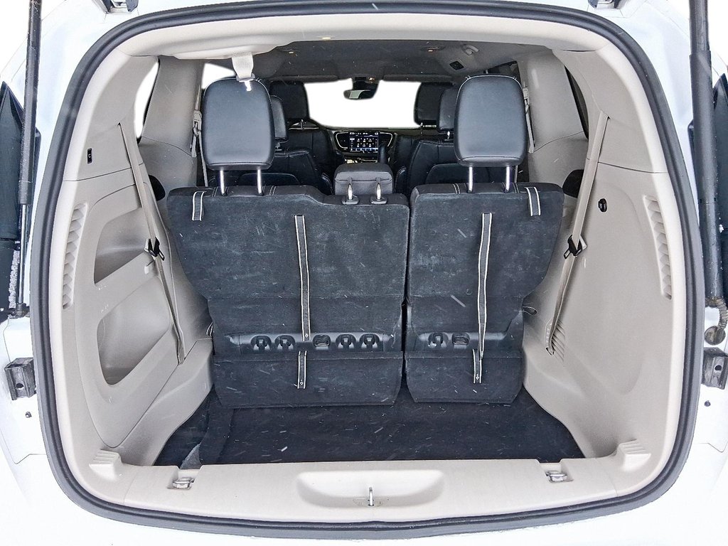 2024 Chrysler Pacifica Touring-L FWD in Stratford, Ontario - 6 - w1024h768px