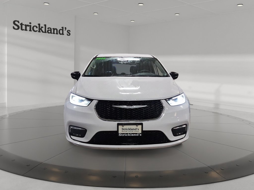 2024 Chrysler Pacifica Touring-L FWD in Stratford, Ontario - 2 - w1024h768px