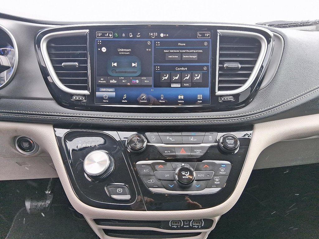 2024 Chrysler Pacifica Touring-L FWD in Stratford, Ontario - 16 - w1024h768px