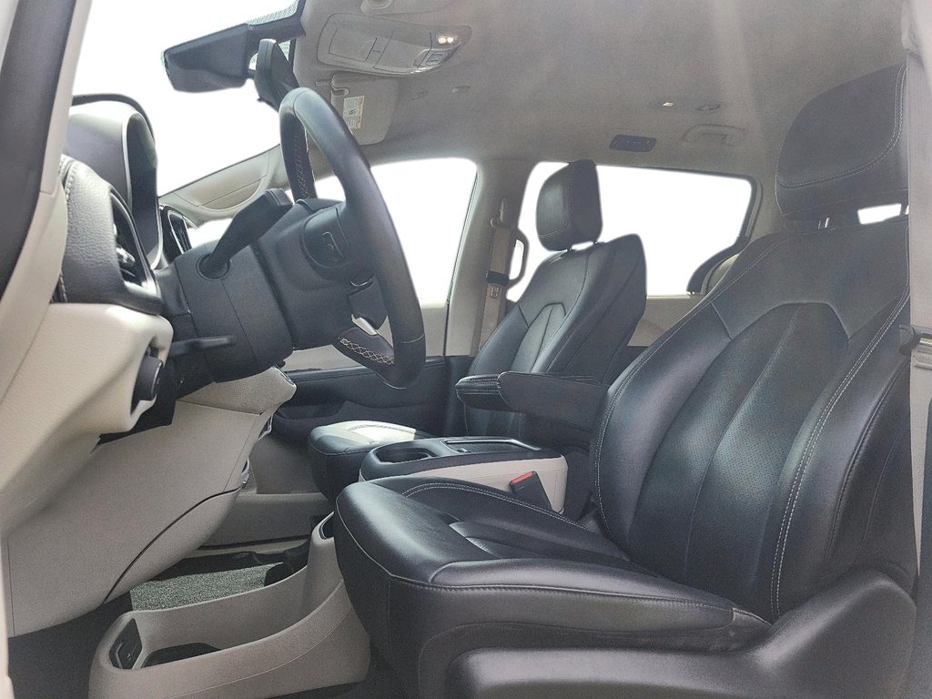 2024 Chrysler Pacifica Touring-L FWD in Stratford, Ontario - 8 - w1024h768px