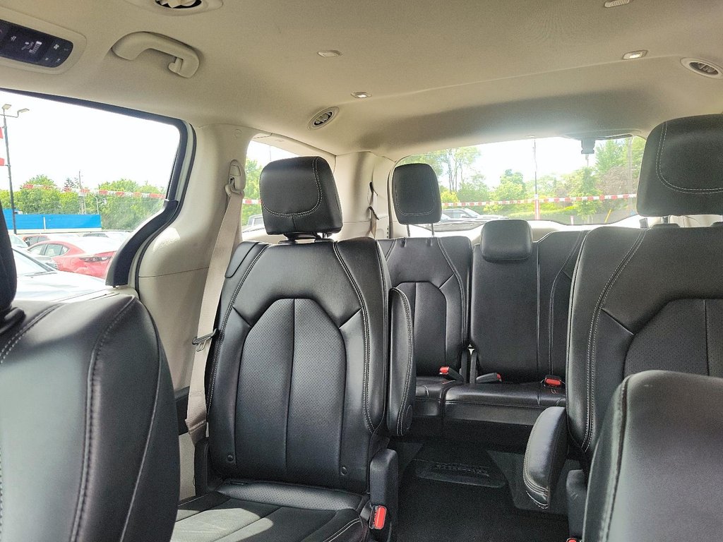 2024 Chrysler Pacifica Touring-L FWD in Stratford, Ontario - 15 - w1024h768px