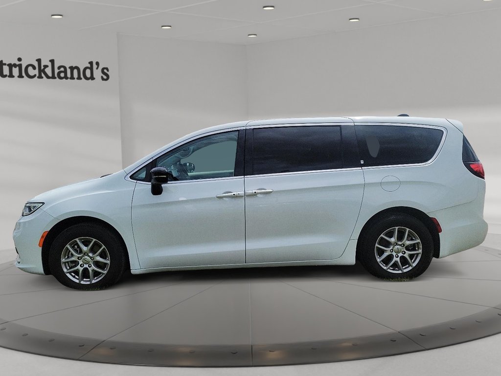 2024 Chrysler Pacifica Touring-L FWD in Stratford, Ontario - 5 - w1024h768px