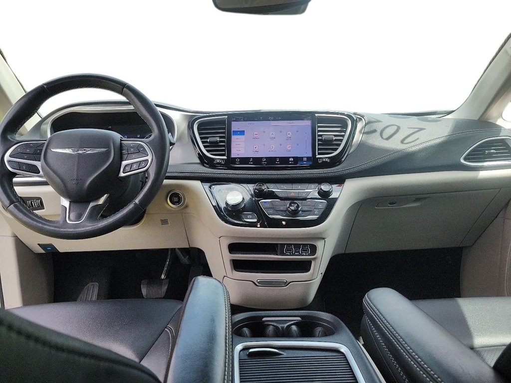 2024 Chrysler Pacifica Touring-L FWD in Stratford, Ontario - 9 - w1024h768px