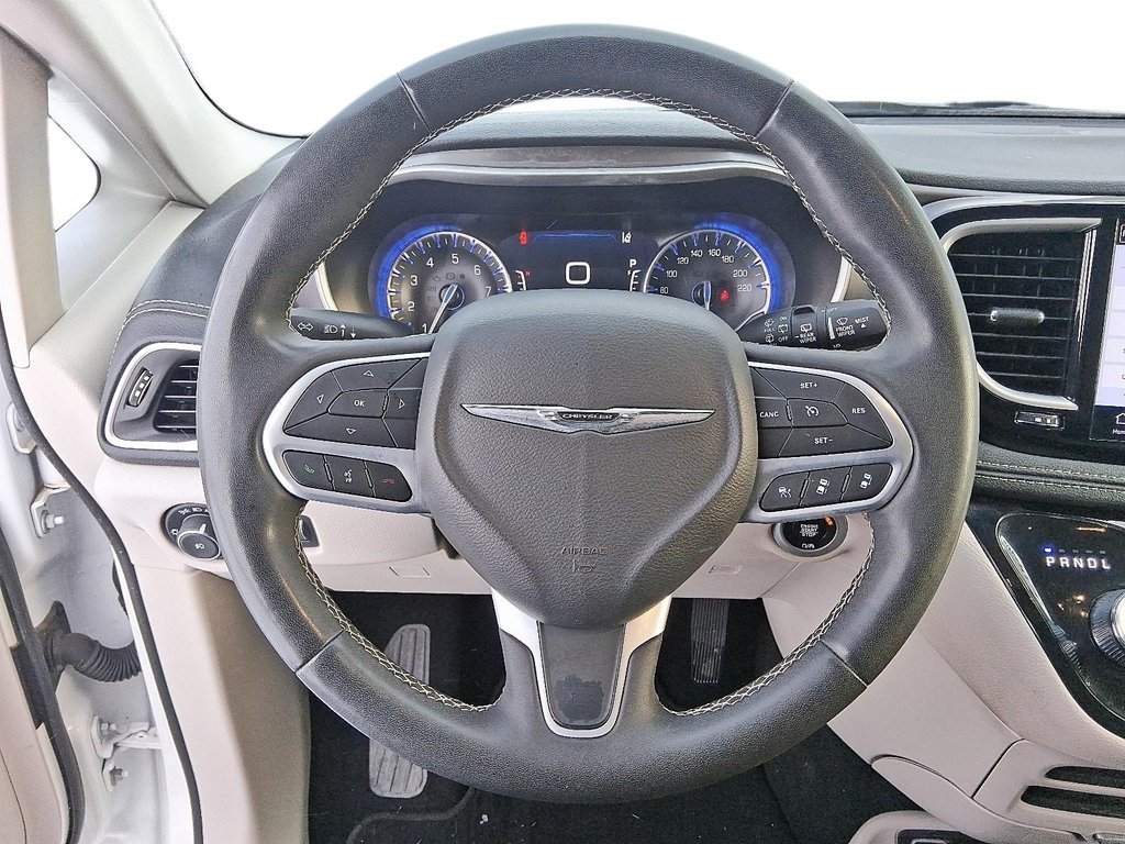 2024 Chrysler Pacifica Touring-L FWD in Stratford, Ontario - 13 - w1024h768px