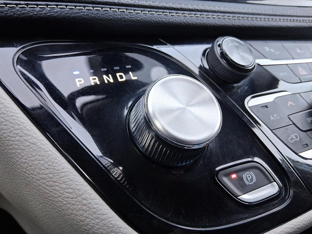 2024 Chrysler Pacifica Touring-L FWD in Stratford, Ontario - 17 - w1024h768px