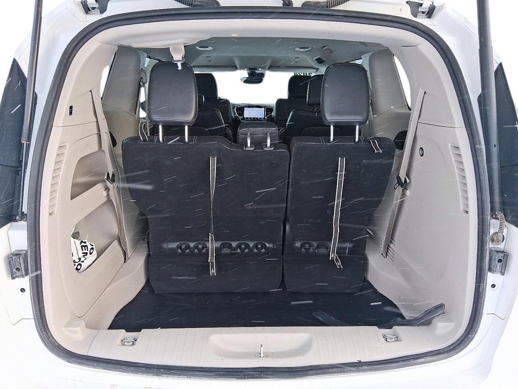 2024 Chrysler Pacifica Touring-L FWD in Stratford, Ontario - 6 - w1024h768px