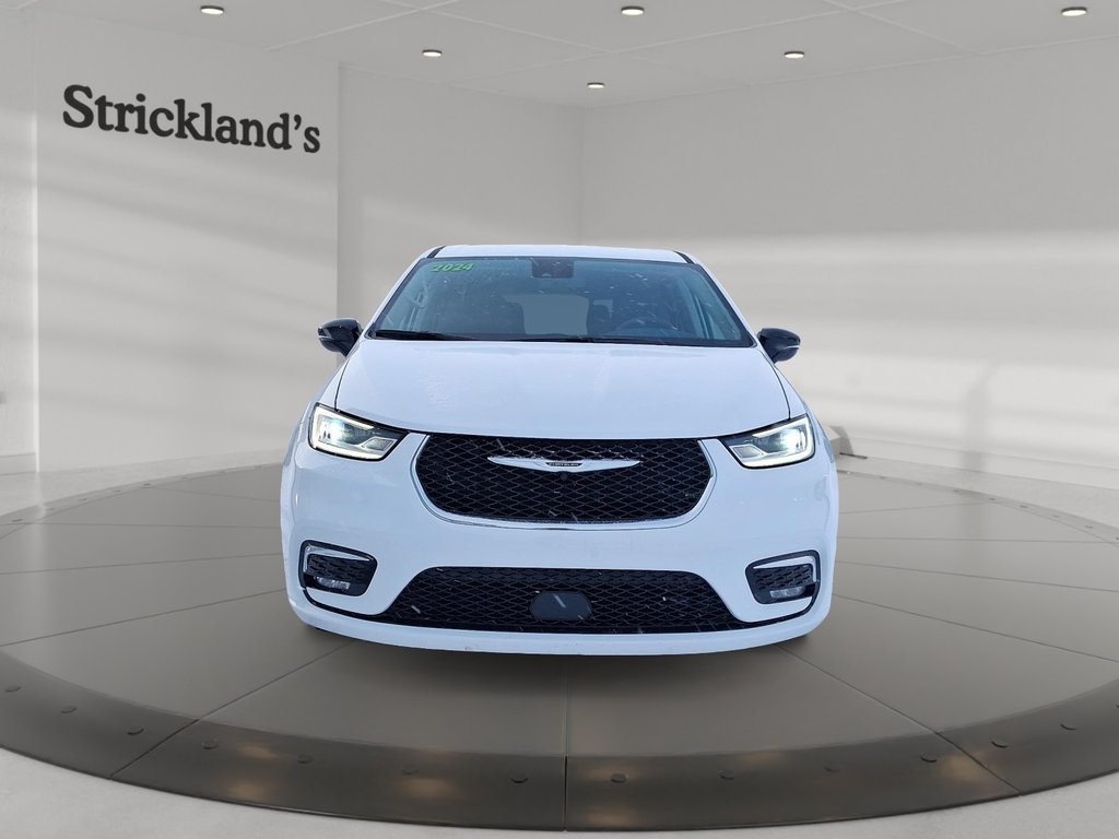2024 Chrysler Pacifica Touring-L FWD in Stratford, Ontario - 2 - w1024h768px