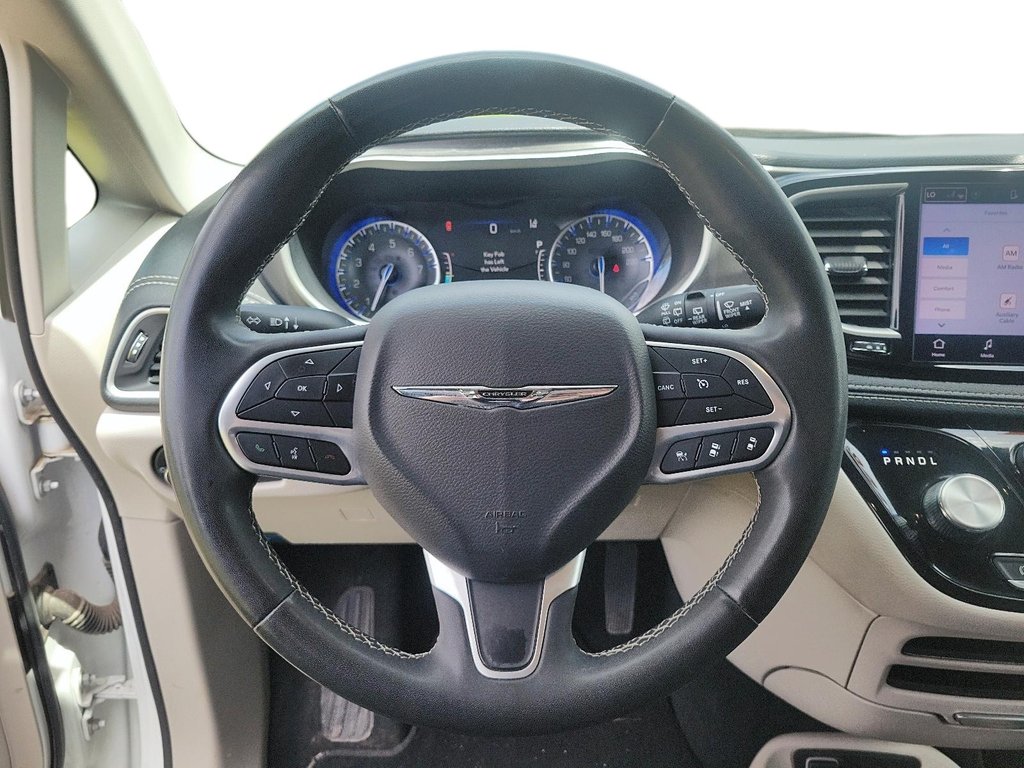 2024 Chrysler Pacifica Touring-L FWD in Stratford, Ontario - 11 - w1024h768px