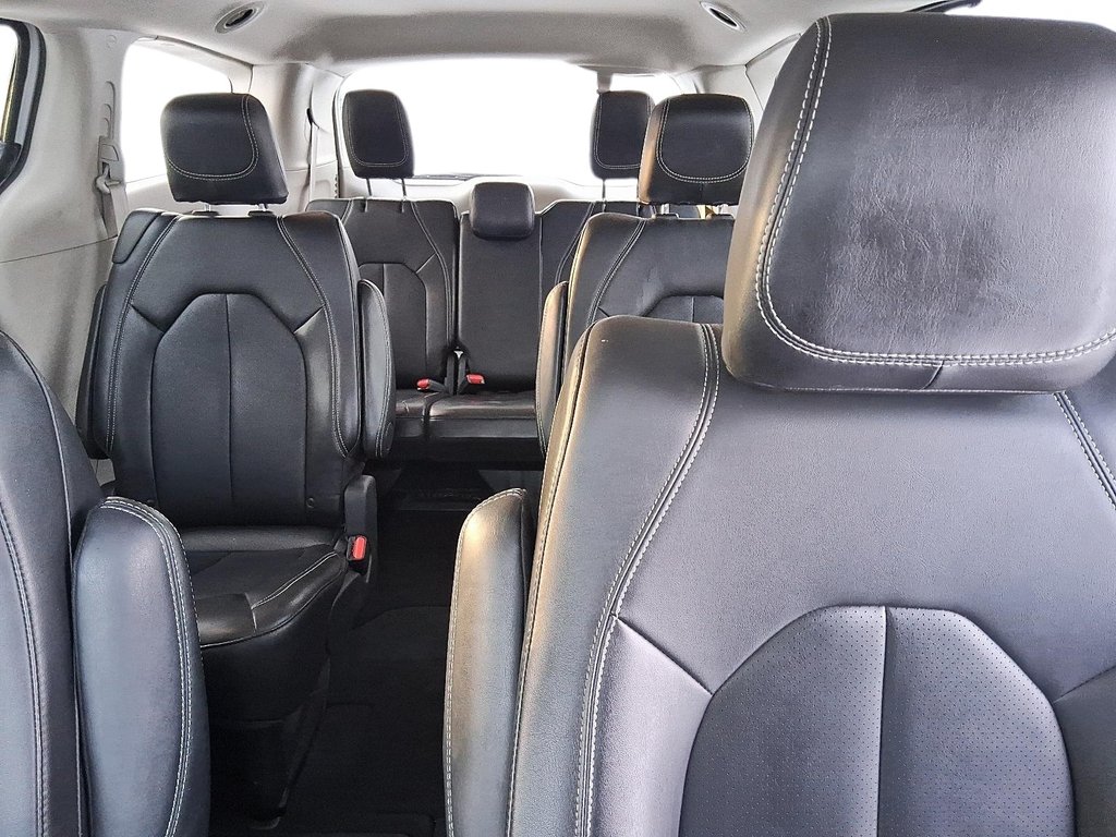2024 Chrysler Pacifica Touring-L FWD in Stratford, Ontario - 10 - w1024h768px