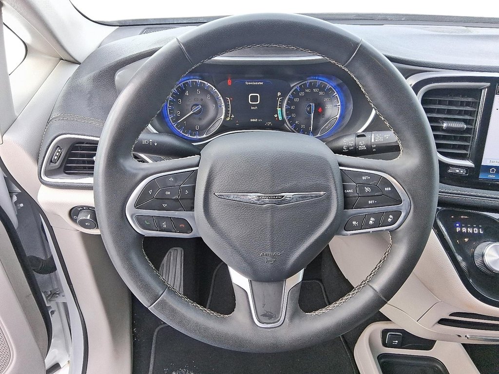 2024 Chrysler Pacifica Touring-L FWD in Stratford, Ontario - 13 - w1024h768px