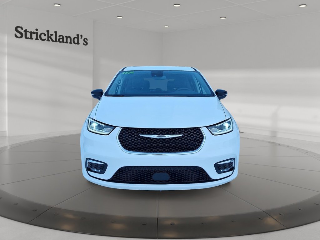 2024 Chrysler Pacifica Touring-L FWD in Stratford, Ontario - 2 - w1024h768px