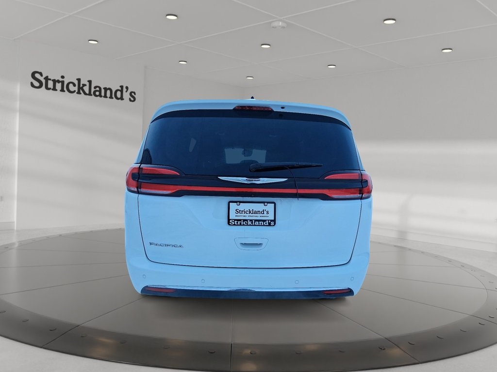 2024 Chrysler Pacifica Touring-L FWD in Stratford, Ontario - 3 - w1024h768px