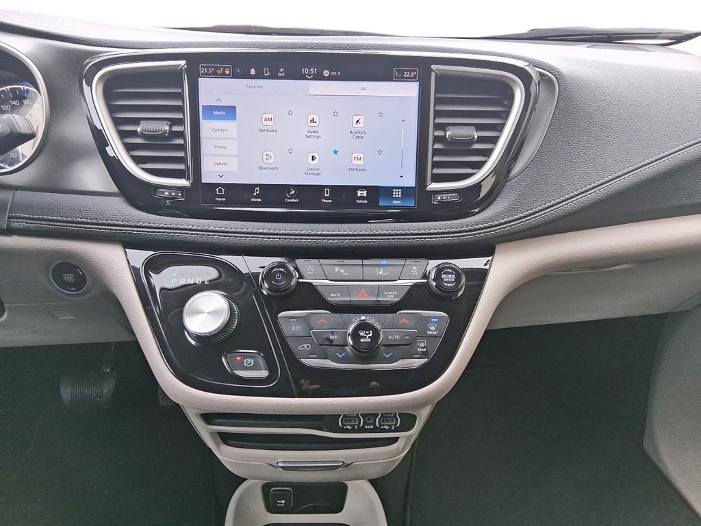 2024 Chrysler Pacifica Touring-L FWD in Stratford, Ontario - 16 - w1024h768px