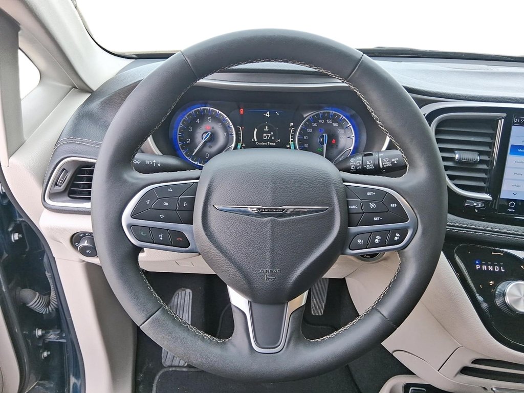 2024 Chrysler Pacifica Touring-L FWD in Stratford, Ontario - 13 - w1024h768px