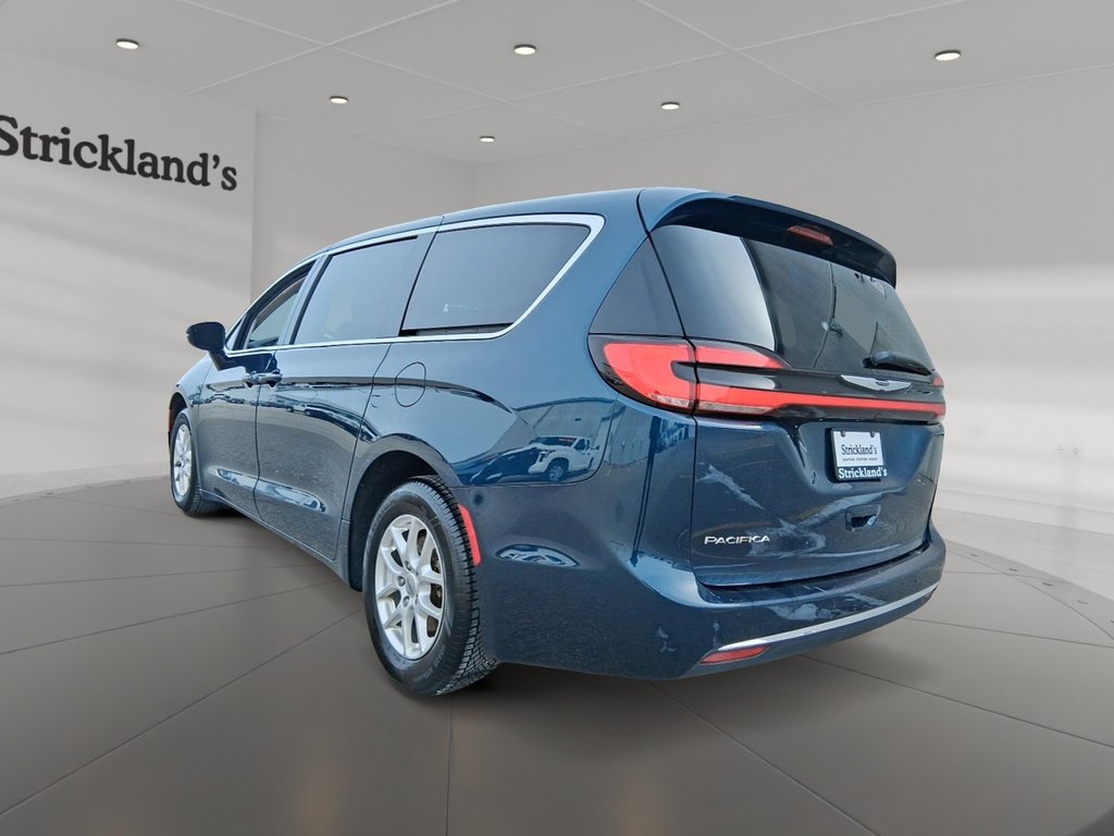 2024 Chrysler Pacifica Touring-L FWD in Stratford, Ontario - 4 - w1024h768px