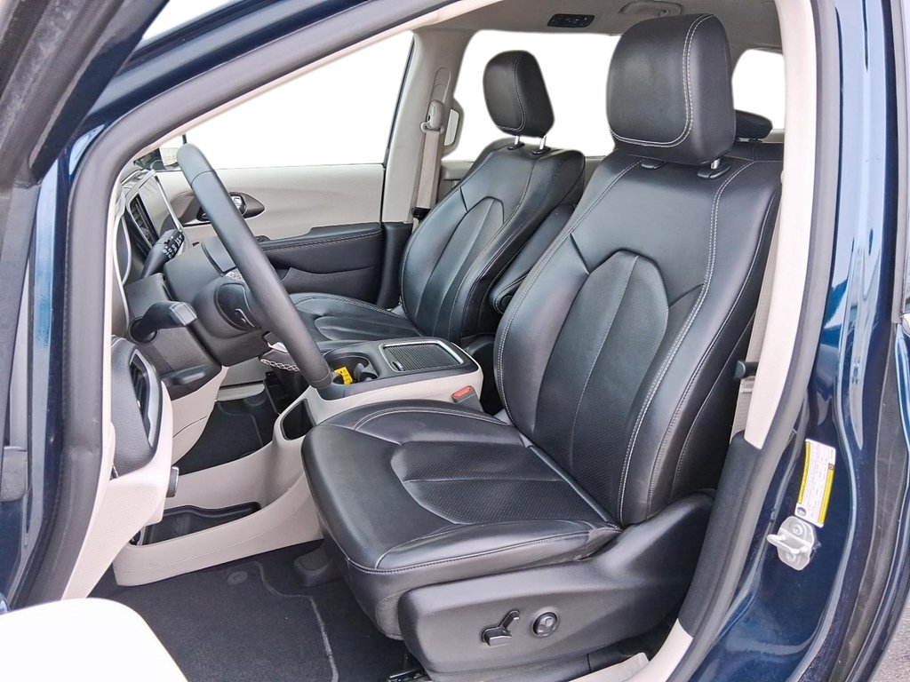 2024 Chrysler Pacifica Touring-L FWD in Stratford, Ontario - 8 - w1024h768px