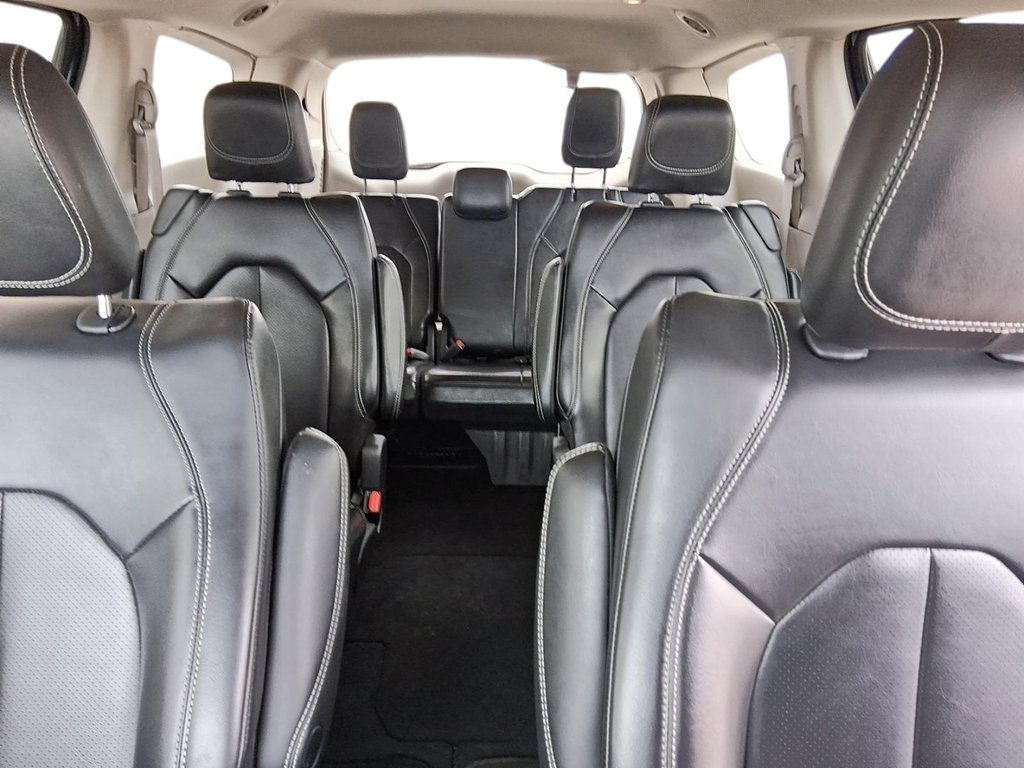 2024 Chrysler Pacifica Touring-L FWD in Stratford, Ontario - 10 - w1024h768px