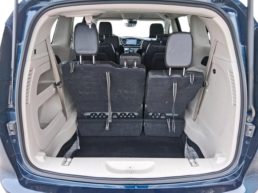 2024 Chrysler Pacifica Touring-L FWD in Stratford, Ontario - 6 - w1024h768px