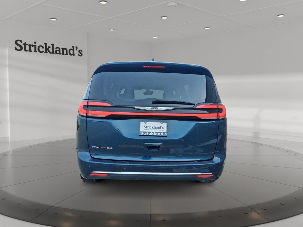 2024 Chrysler Pacifica Touring-L FWD in Stratford, Ontario - 3 - w1024h768px