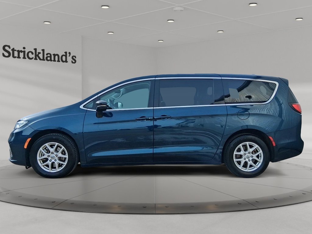 2024 Chrysler Pacifica Touring-L FWD in Stratford, Ontario - 5 - w1024h768px