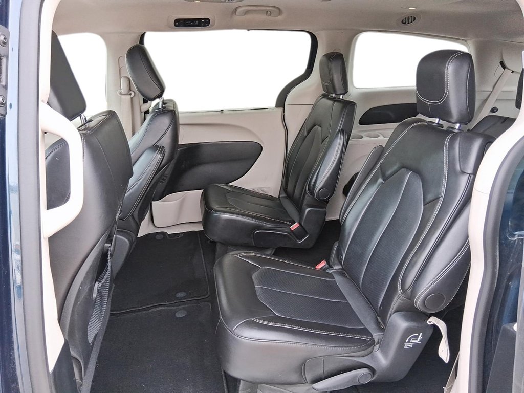 2024 Chrysler Pacifica Touring-L FWD in Stratford, Ontario - 9 - w1024h768px