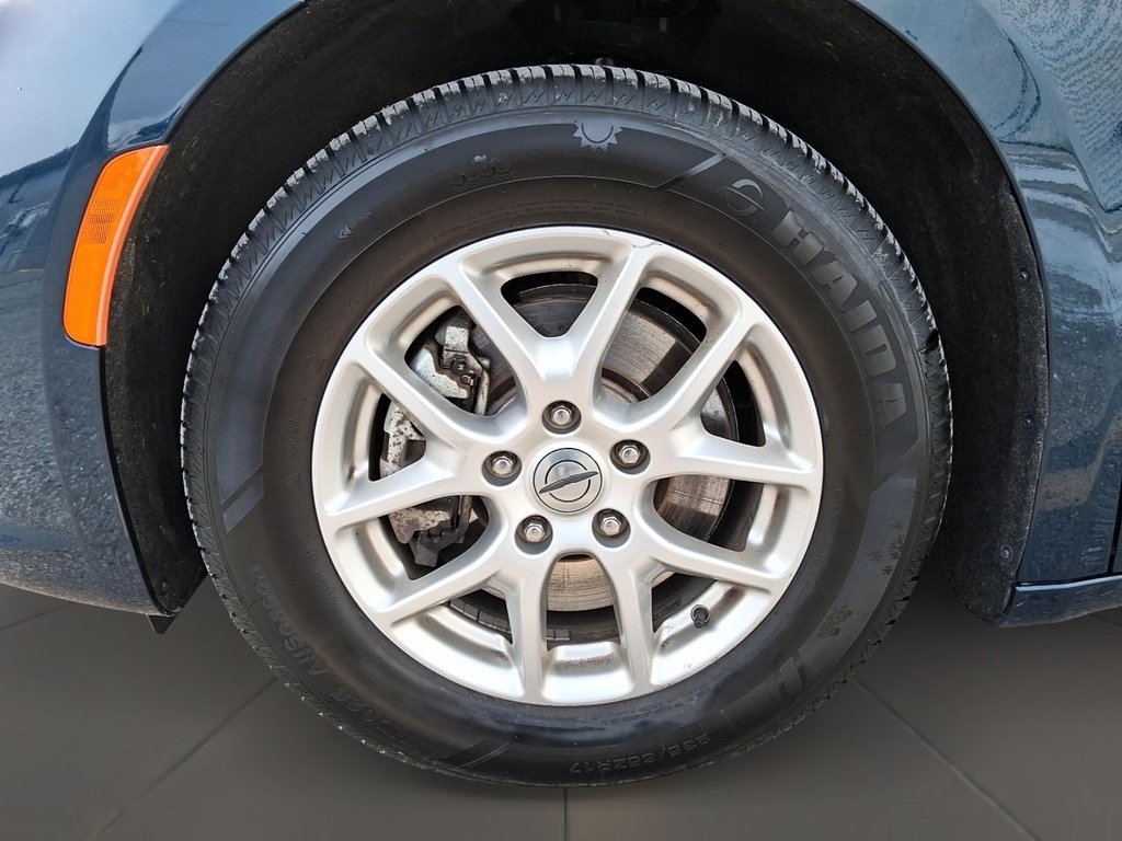 2024 Chrysler Pacifica Touring-L FWD in Stratford, Ontario - 7 - w1024h768px