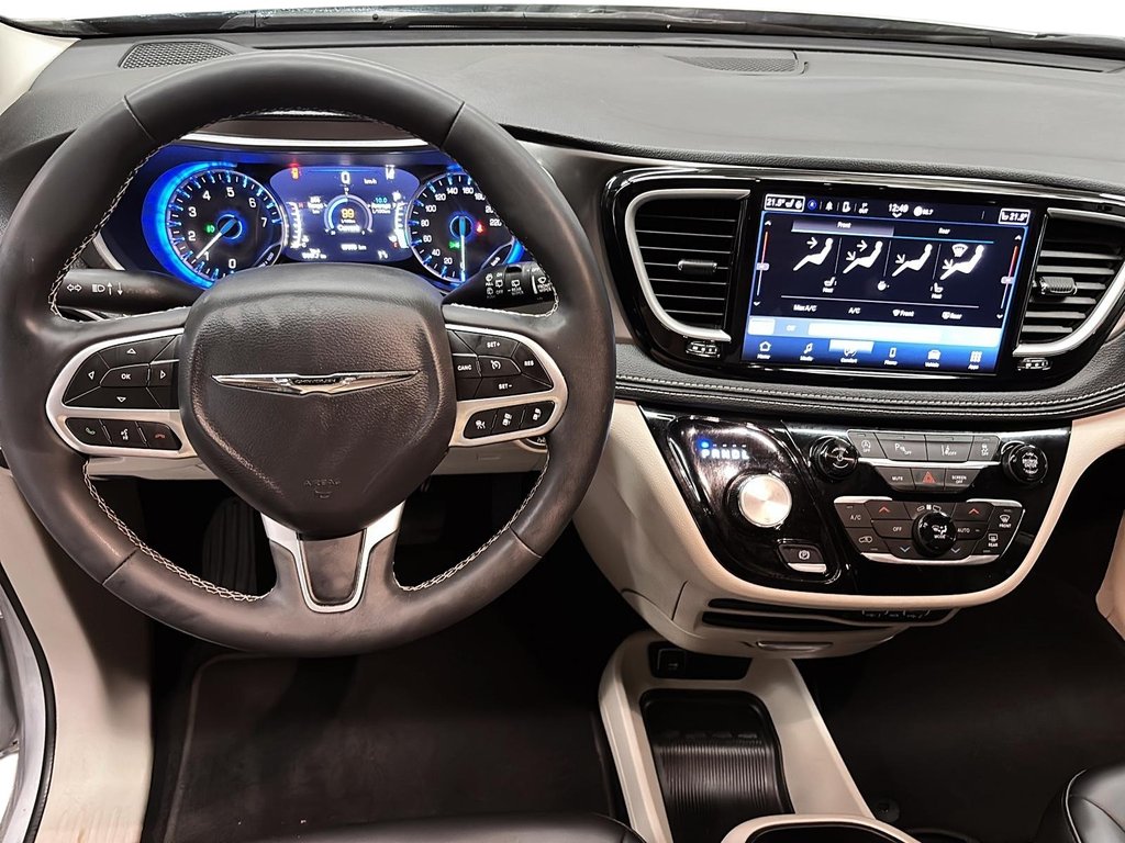 2024 Chrysler Pacifica Touring-L FWD in Stratford, Ontario - 12 - w1024h768px