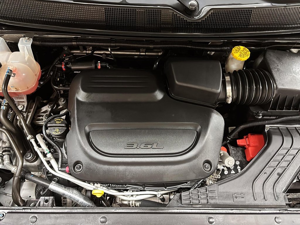 2024 Chrysler Pacifica Touring-L FWD in Stratford, Ontario - 6 - w1024h768px